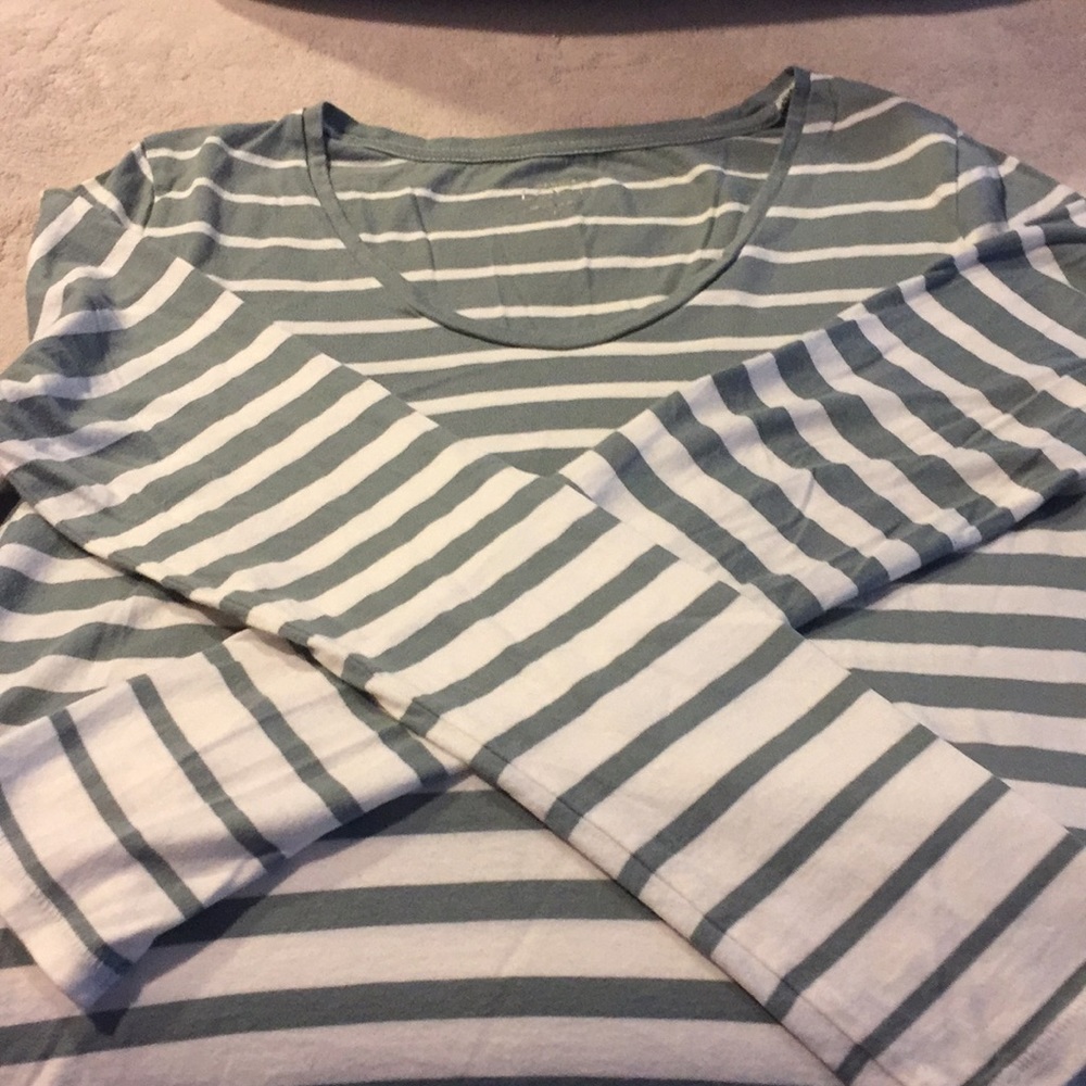 Long sleeve tee shirt